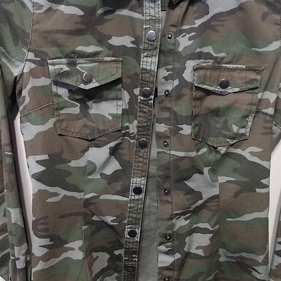 Forever 21 Camo shirt - Picture 3 of 3